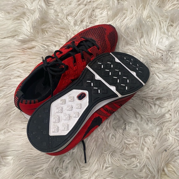 Nike flyknit running shoes - Picture 2 of 3